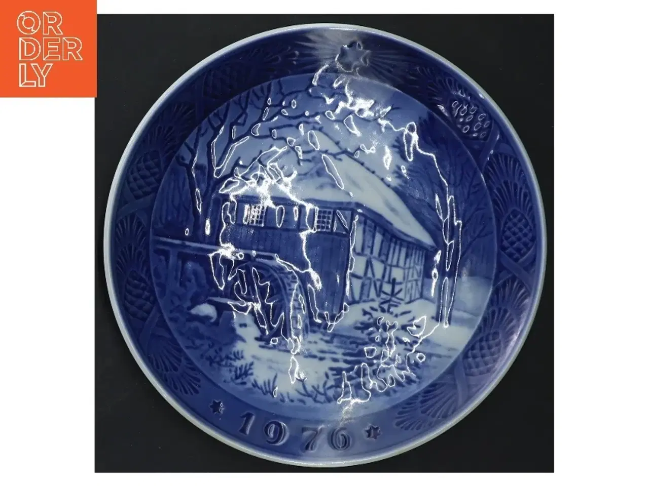 Billede 1 - Dekorativ tallerken fra 1976 fra Royal Copenhagen (str. Ø 18,5 cm)