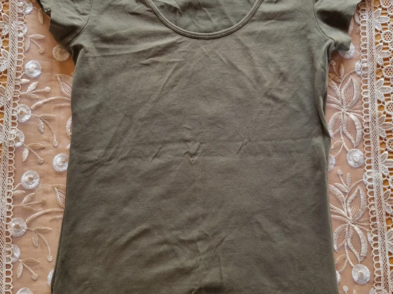 Billede 1 - ONLY Essentials T-shirt M grøn