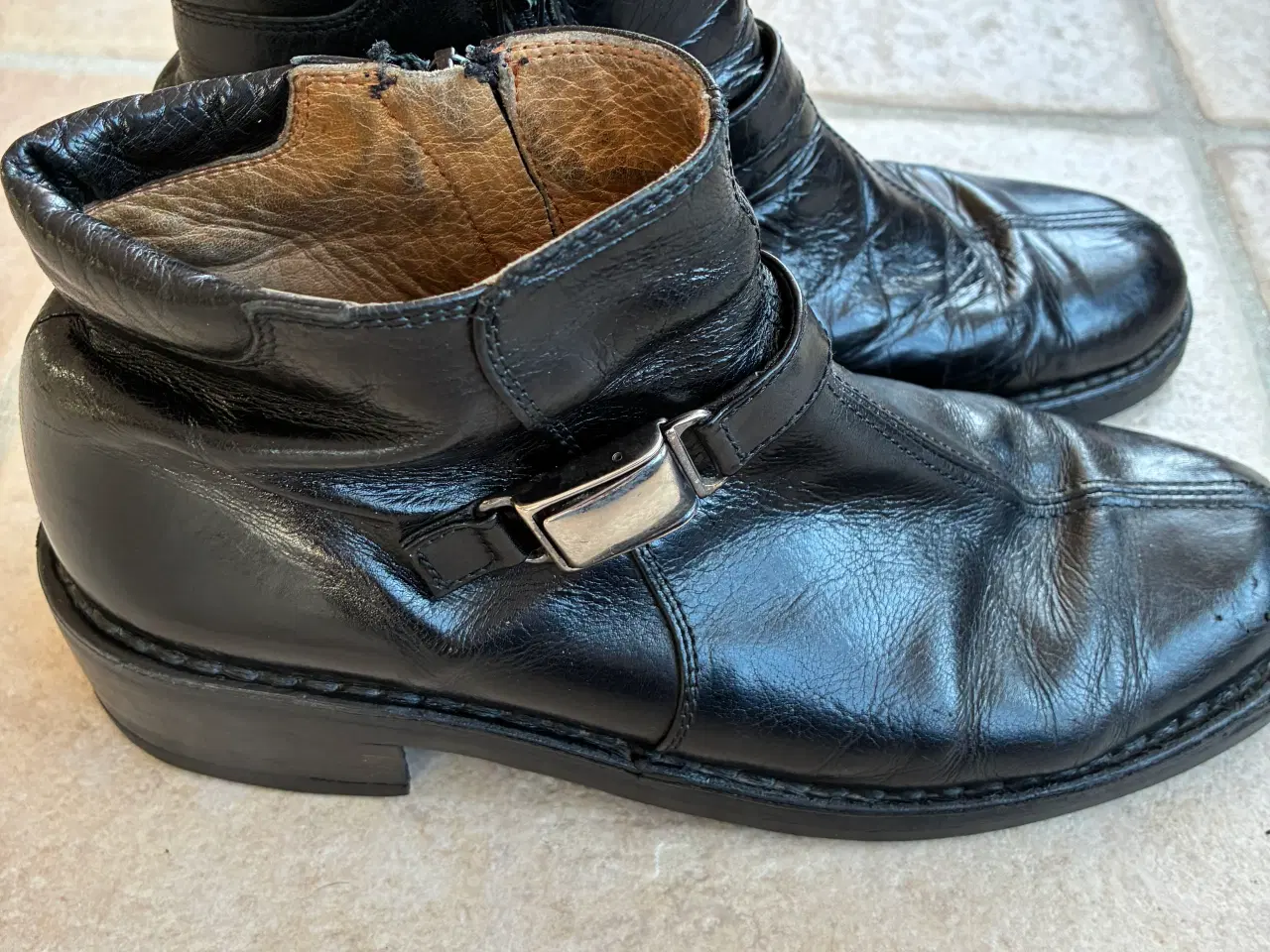 Billede 5 - Ankelstøvler i sort læder str. 39