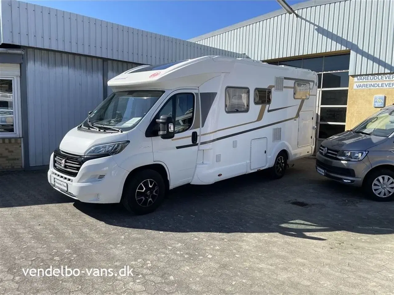 Billede 2 - 2017 - Euramobil Profila PT 695 EB   Enkeltsenge og stor garage - Automatgear - 150 HK