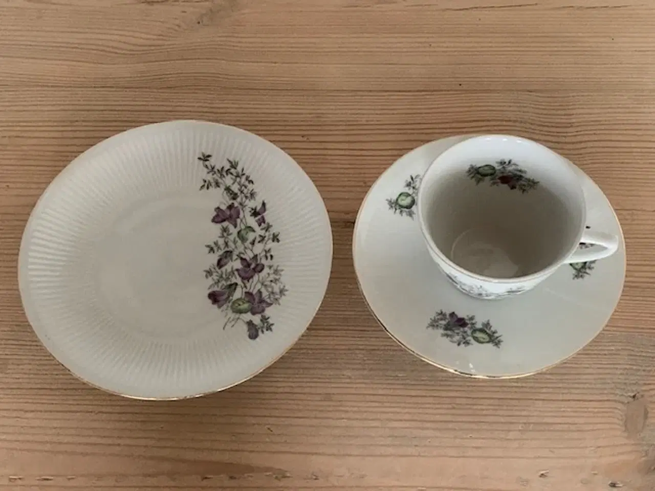 Billede 1 - Kaffestel med violer og guld kant - vintage 