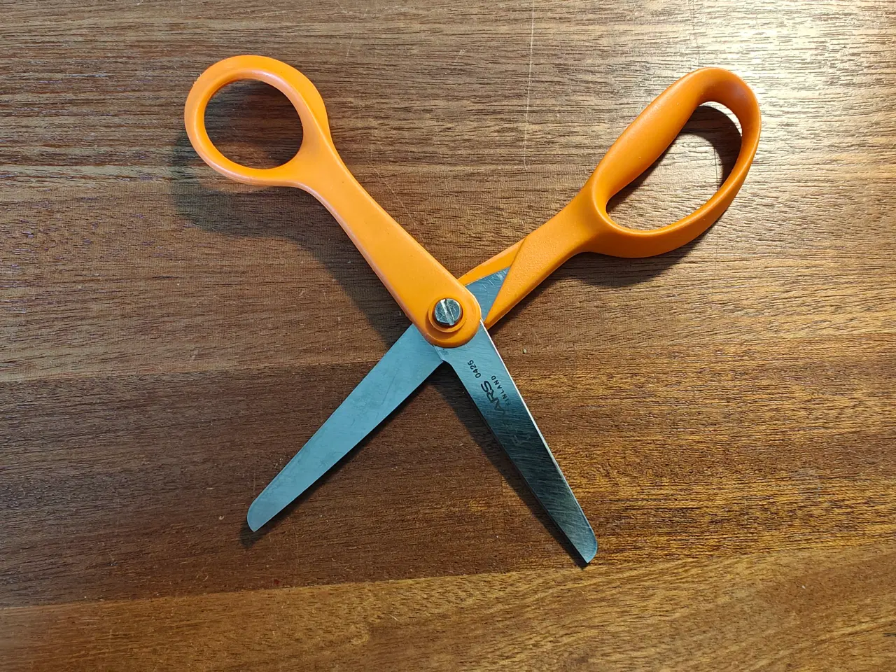 Billede 3 - Saks Fiskars børnesaks junior højre som ny.