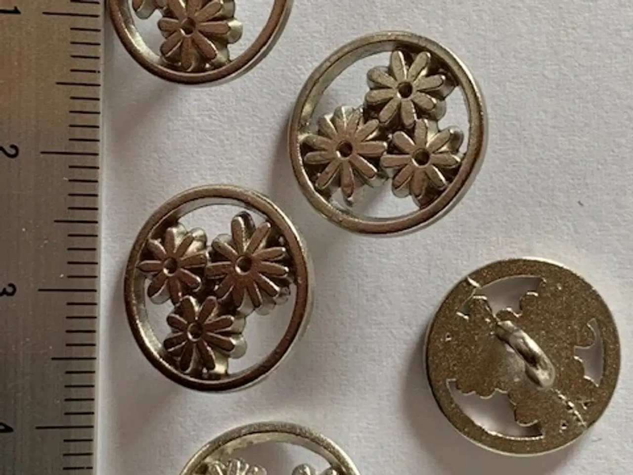 Billede 2 - Knapper, nye - Pris 25 kr/foto