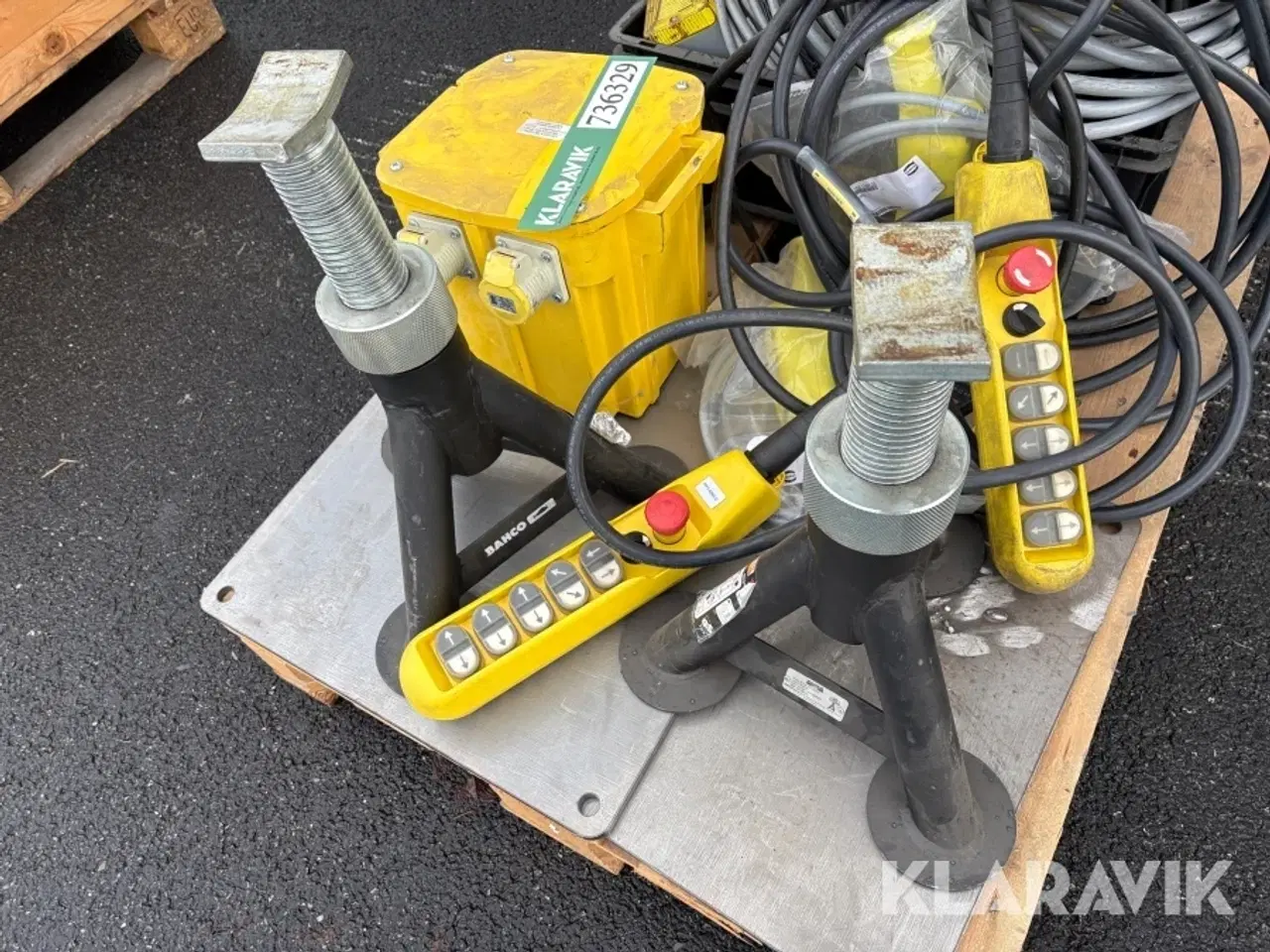 Billede 10 - Samlet lot - bukke, fjernbetjeninger, kabler