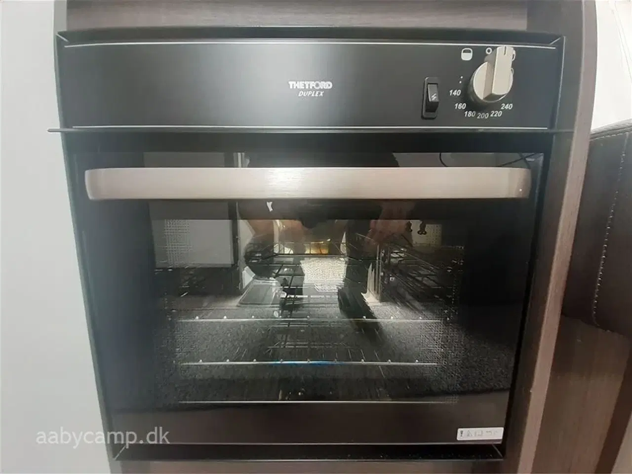 Billede 9 - 2020 - Benimar Amphitryon 997   NK-pakke. automatgear. solceller. ovn. lædersæder. queensbed.