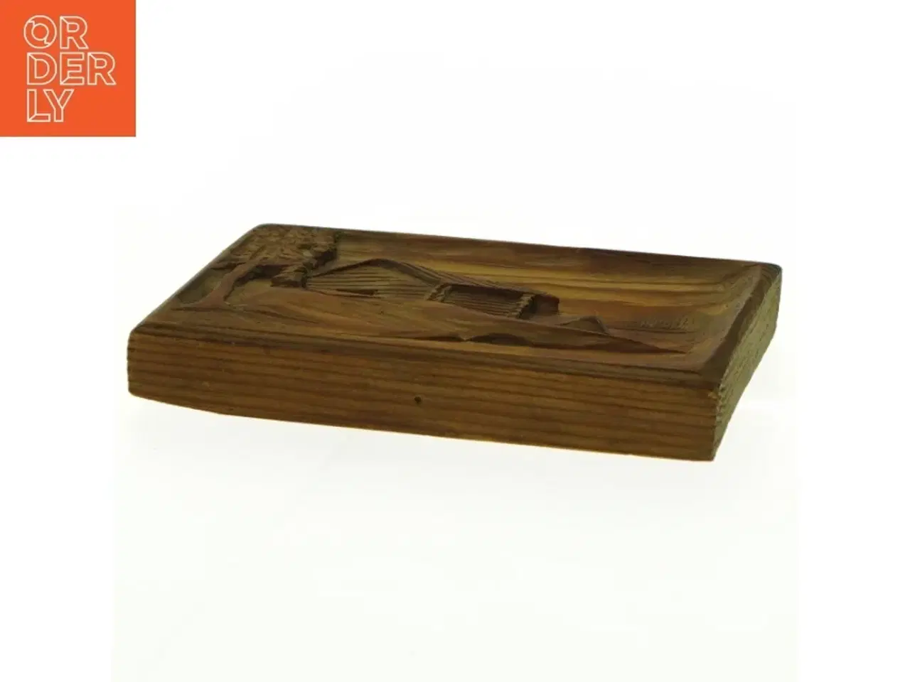 Billede 4 - Snit i træ af Landskabsmotiv med hytte (str. 15 x 10 cm)