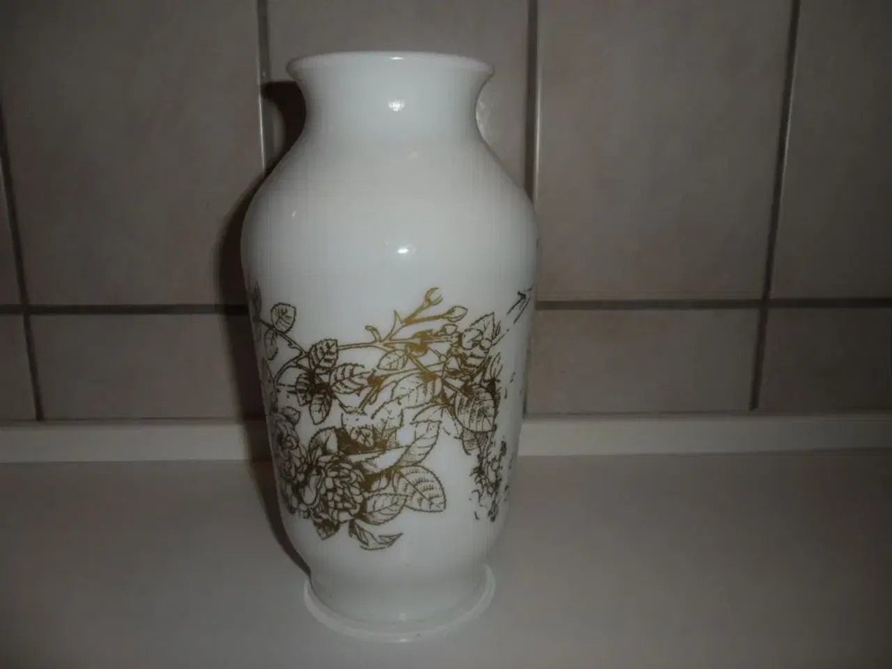 Billede 3 - Retro vaser  hvid med blå el. guld deco.