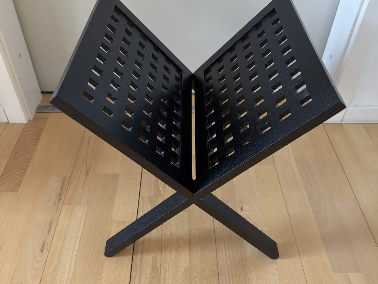 Billede 1 - Trip Trap Avisholder // Magasin holder Sort