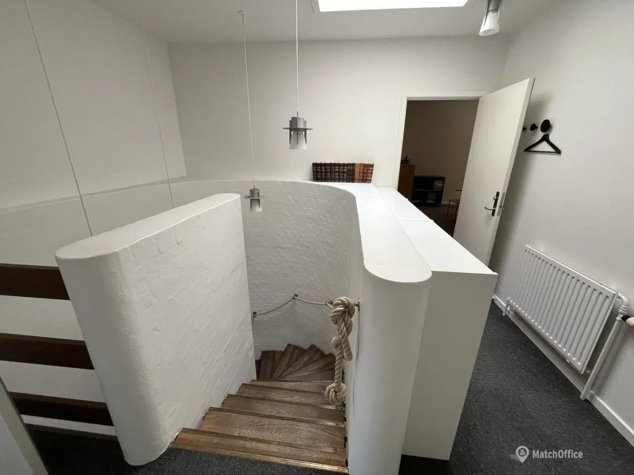 Billede 2 - Pænt og indflytningsklart kontorlejemål beliggende på hele 1. salen