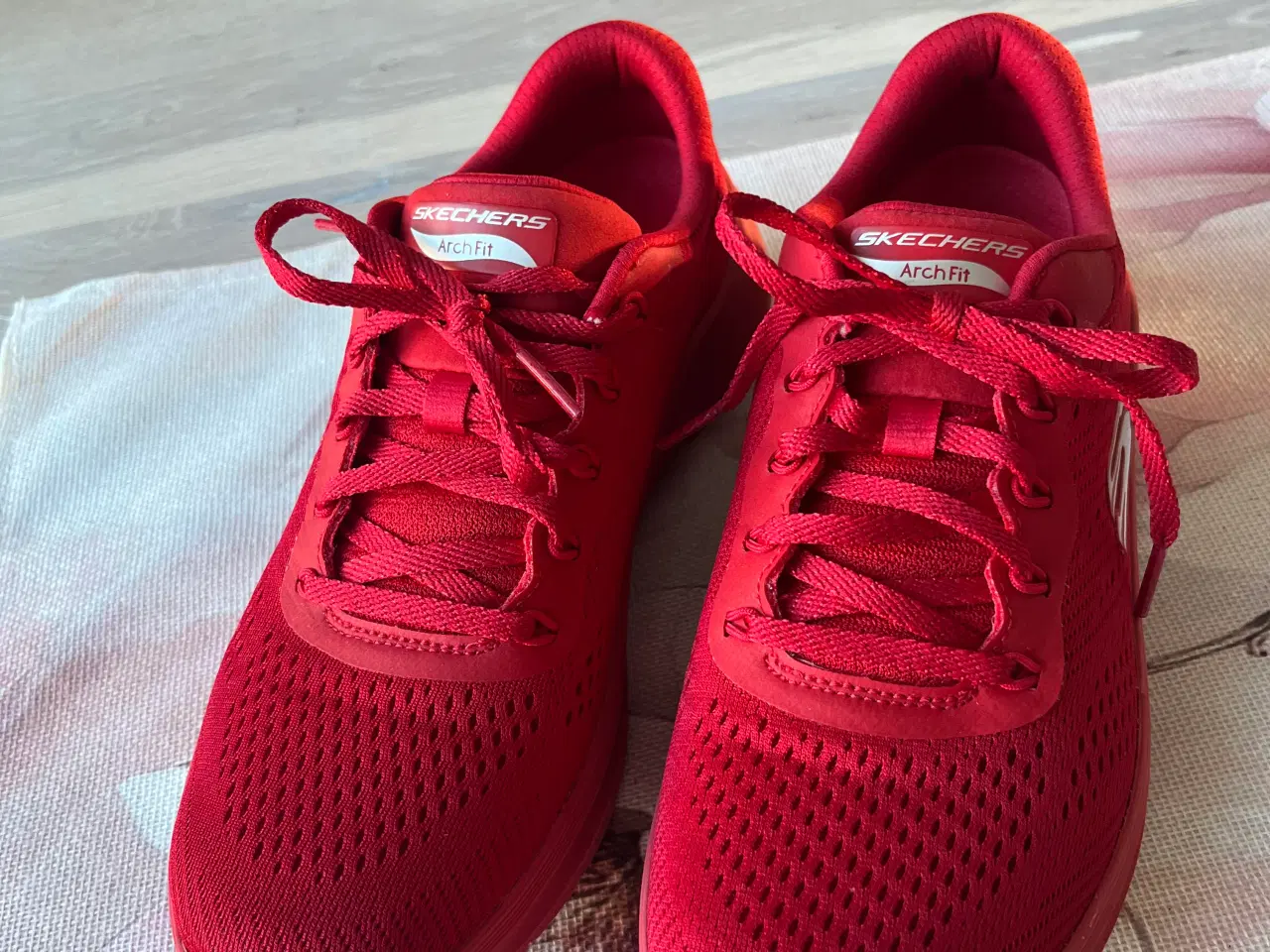 Billede 1 - Sketchers Arch Fit Air-Cooled