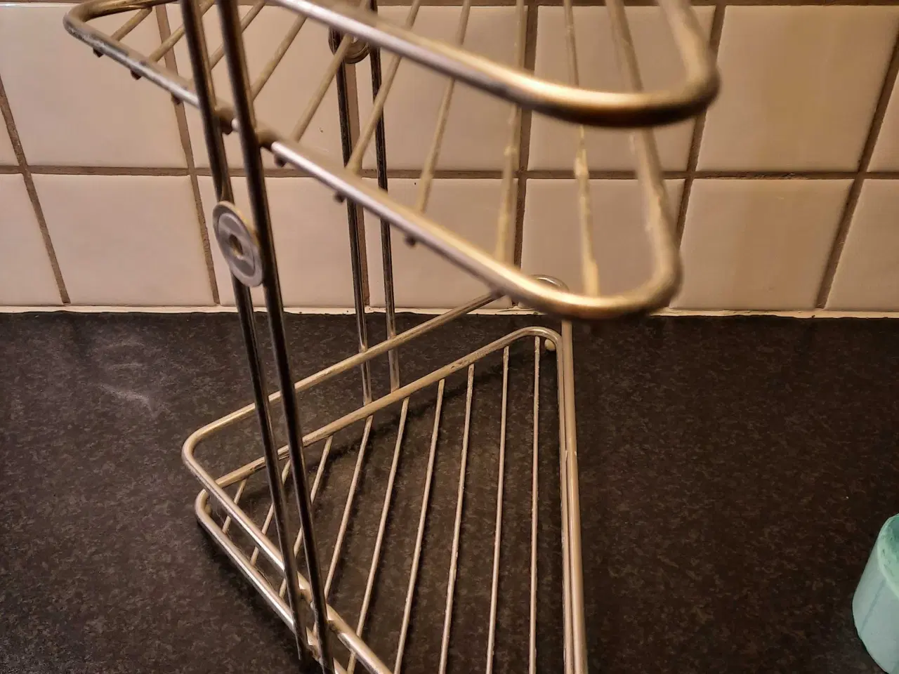 Billede 2 - Hjørnehylde til badeværelset.