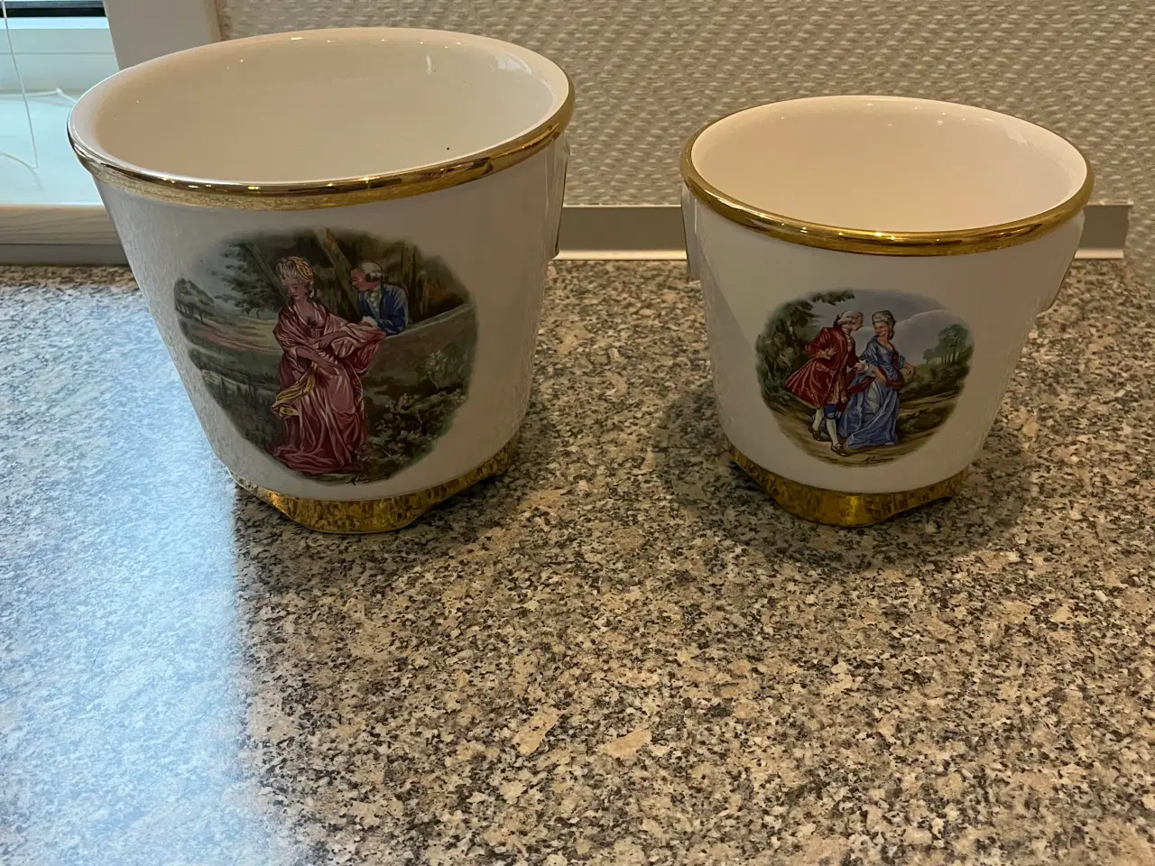 Billede 1 - 2 fine gamle urtepotter 