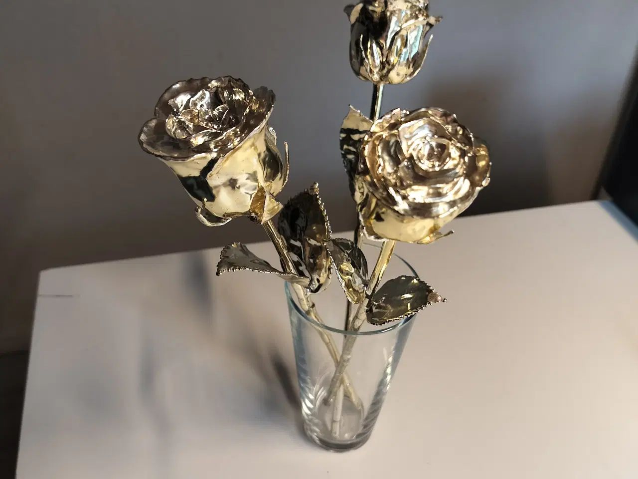Billede 1 - Fine sølv roser som er forgyldt.