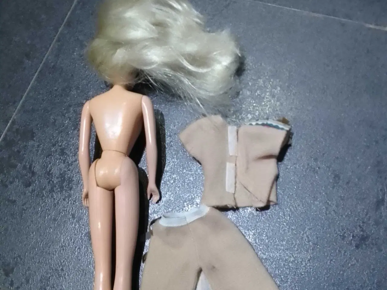 Billede 8 - Dukke med indianer tøj, ala barbie