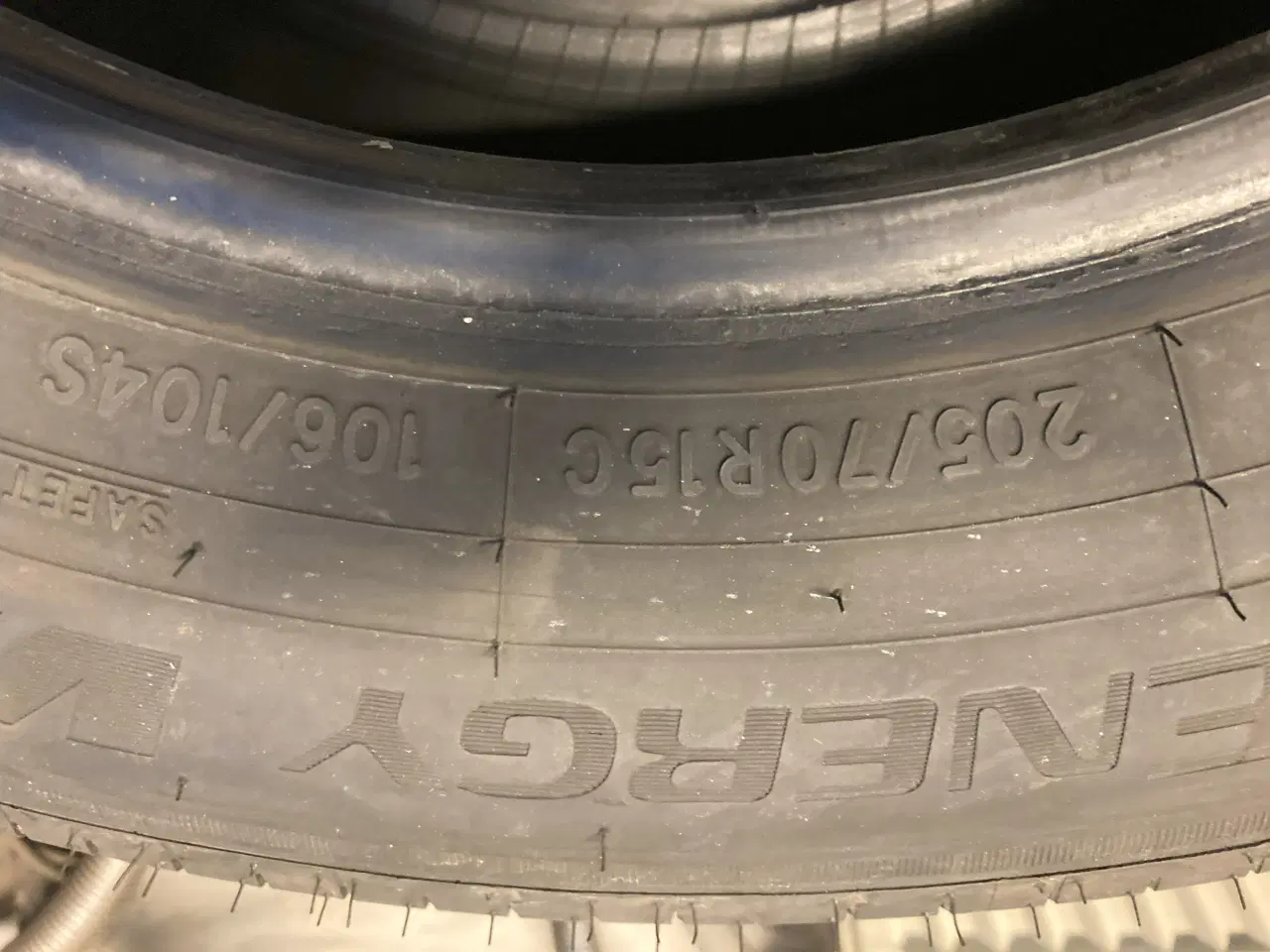 Billede 2 - Varevognsdæk 205/70R15