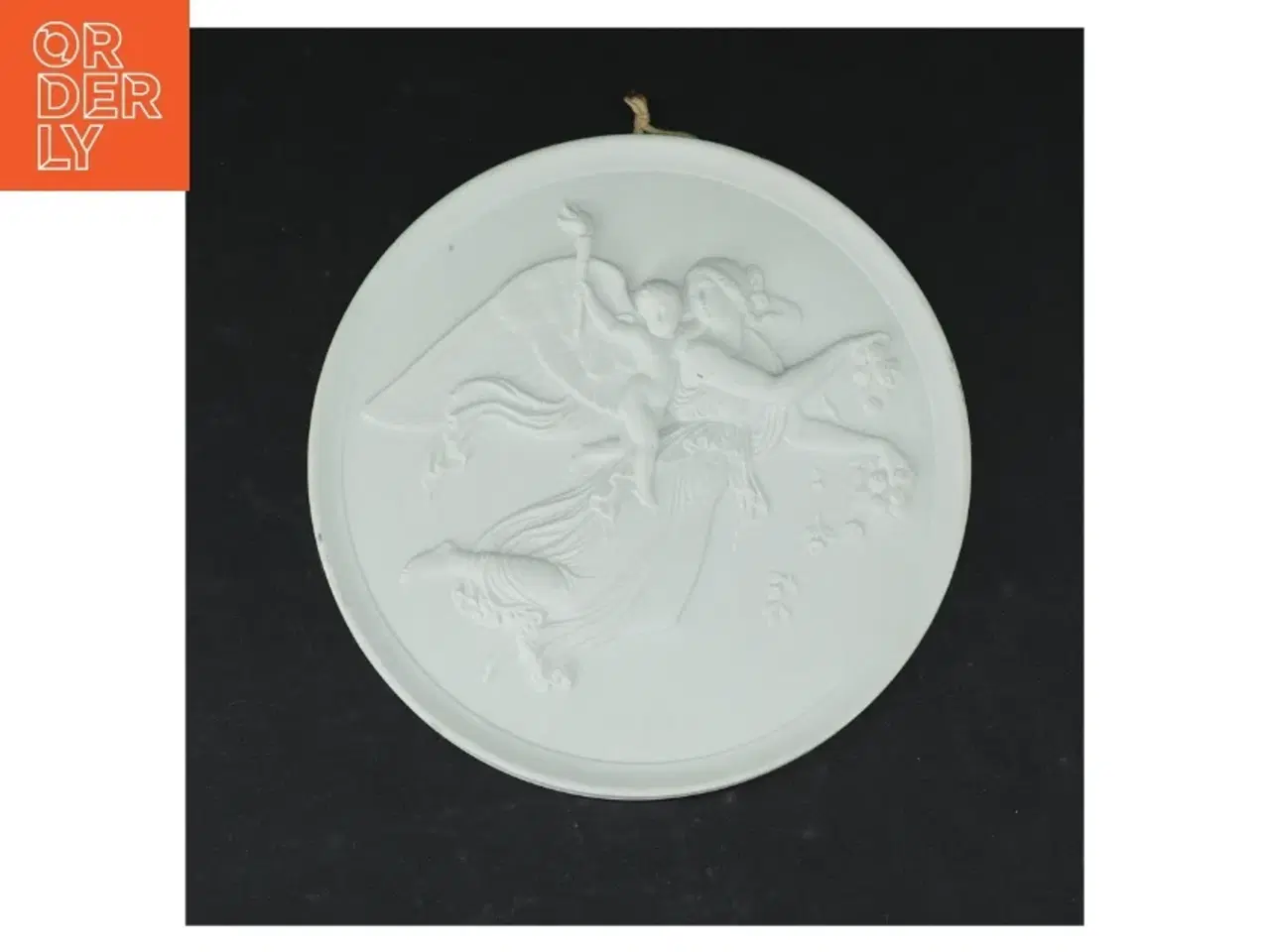 Billede 1 - Porcelænsplatte med relief fra Royal Copenhagen (str. Ø. 16 cm)