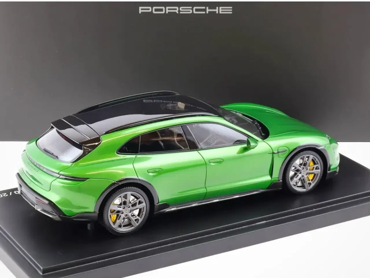 Billede 3 - 1:18 Porsche Taycan Turbo S Cross Turismo