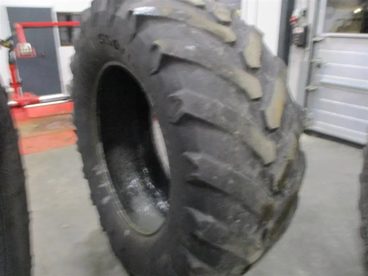 Billede 1 - Trelleborg 650/65R38 TM800 1 stk dæk som lige er afmonteret fra traktor, prisen er for 1 stk dæk