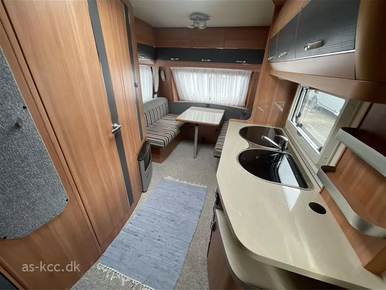 Billede 8 - 2011 - Hobby De Luxe 420 KB   Hobby De Luxe 420 KB årg. 2011 Lufttelt, Mover, Næsten Nye dæk.. 4 siddepladser, 4 sovepladser.