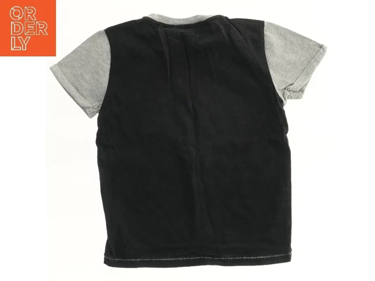 Billede 2 - T-shirt med dronedesign fra Molo (str. 116)