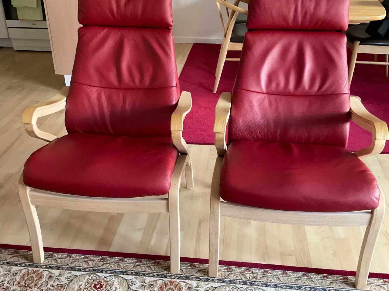 Billede 1 - Bend - rød læder hvilestol med skammel