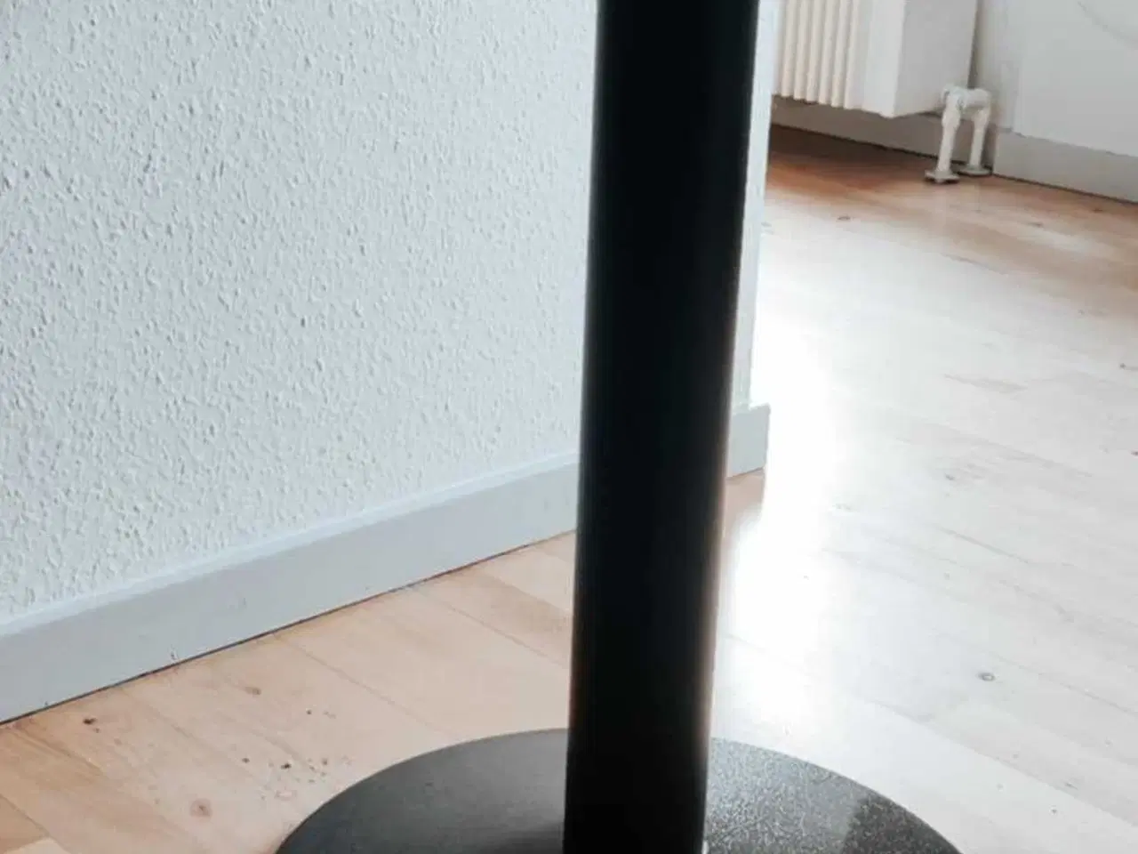 Billede 3 - Cafebord med massiv bordplade