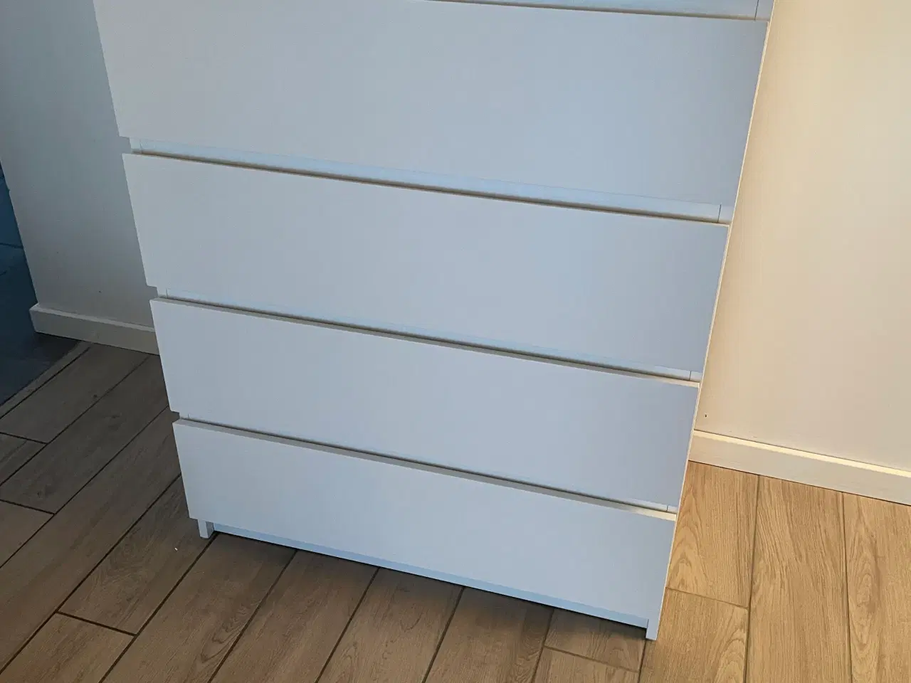 Billede 1 - Malm kommode, hvid med 4 skuffer