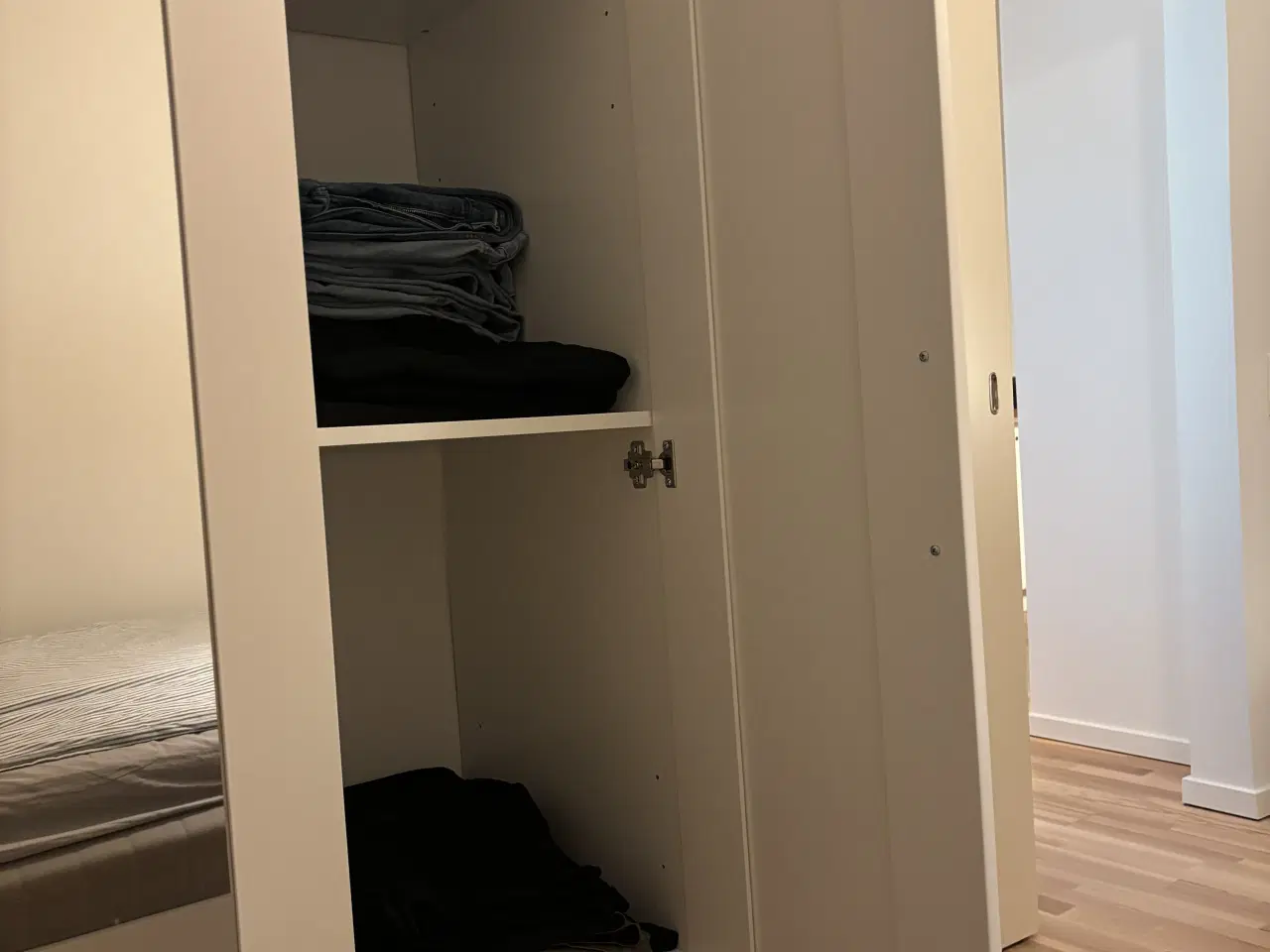 Billede 4 - Ikea klædeskab 