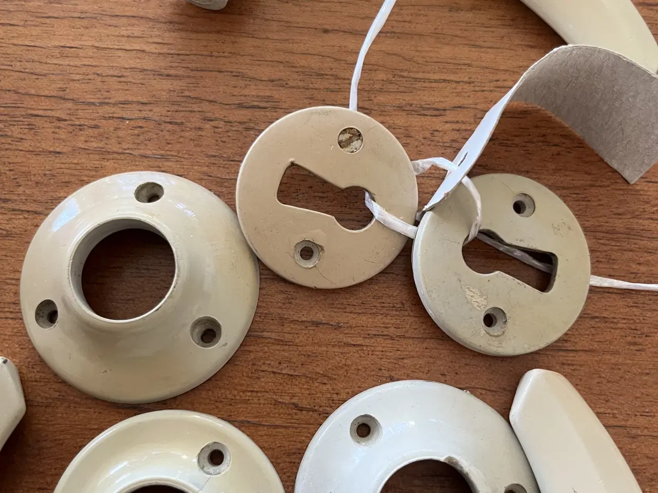 Billede 9 - Dørhåndtag/dørgreb- ældre i hård plast