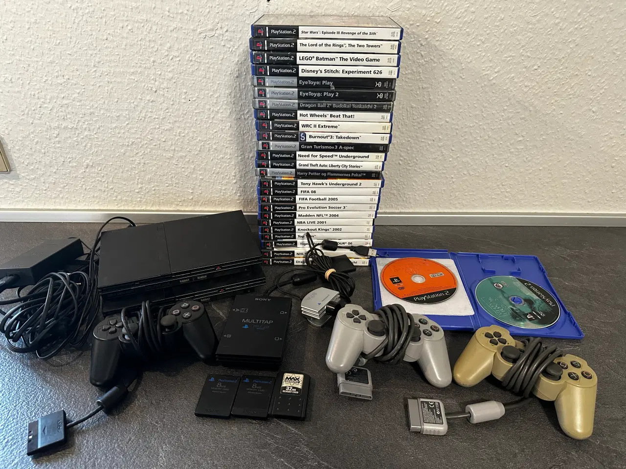 Billede 1 - Playstation 2 Slim pakke med 2 maskiner og 27 spil