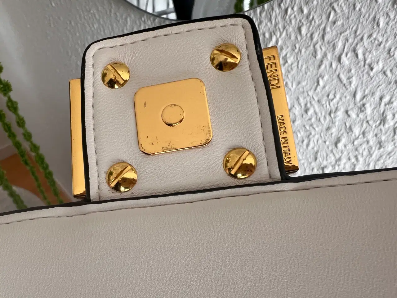 Billede 9 - Flot hvid fendi baguette taske. 