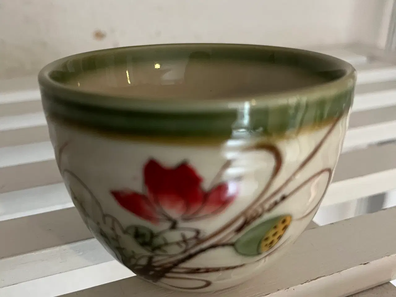 Billede 1 - Vietnamesisk lotusmotiv keramisk tekop