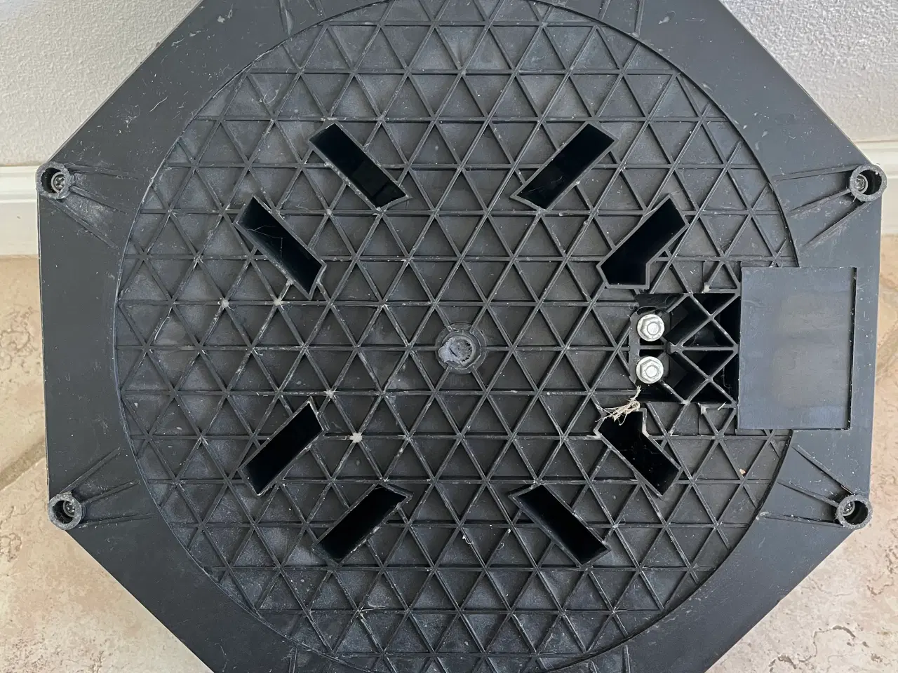 Billede 4 - Juletræsfod med pumpe og vandbeholder