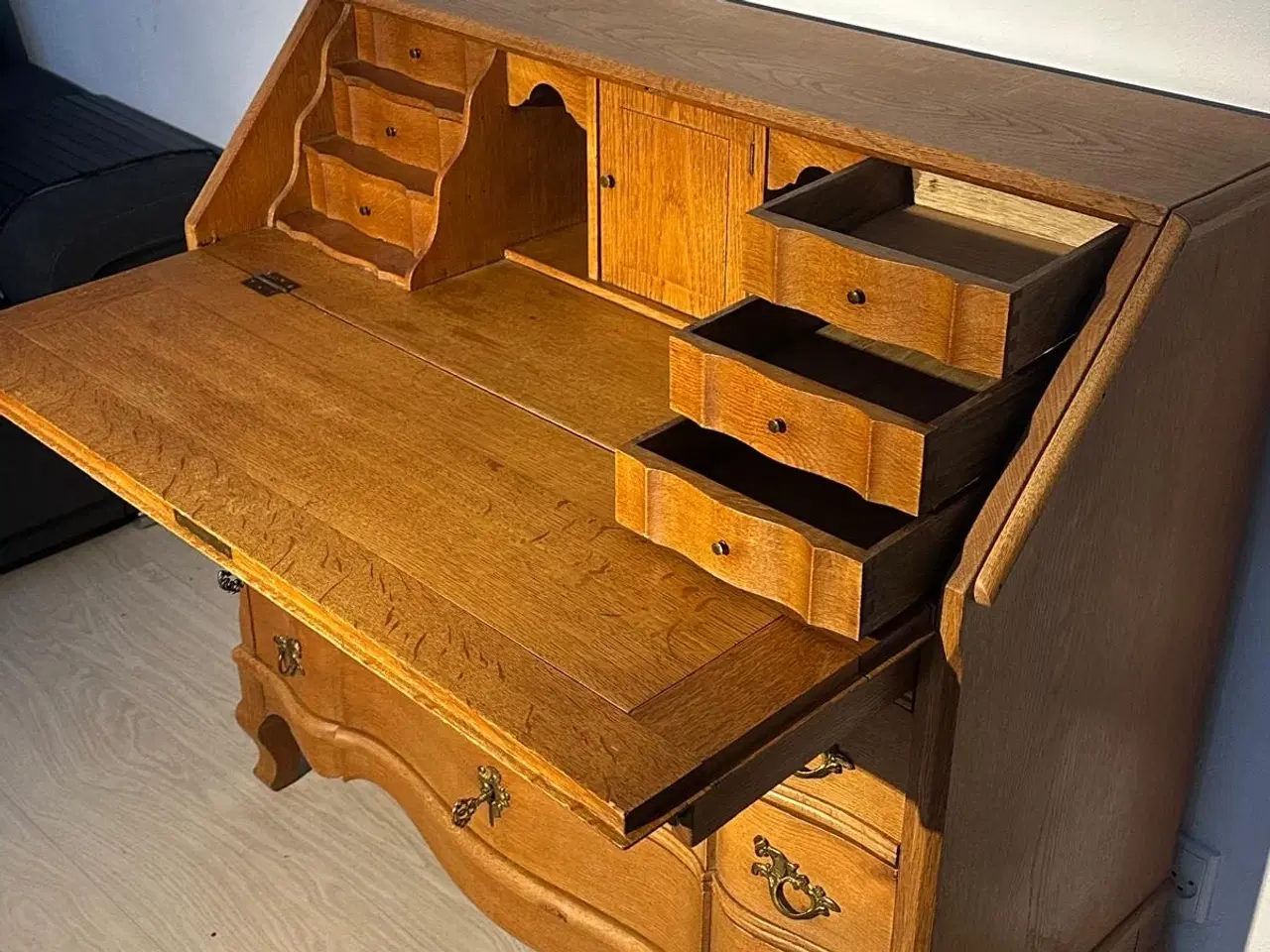 Billede 5 - Skrivekommode i lyst træ