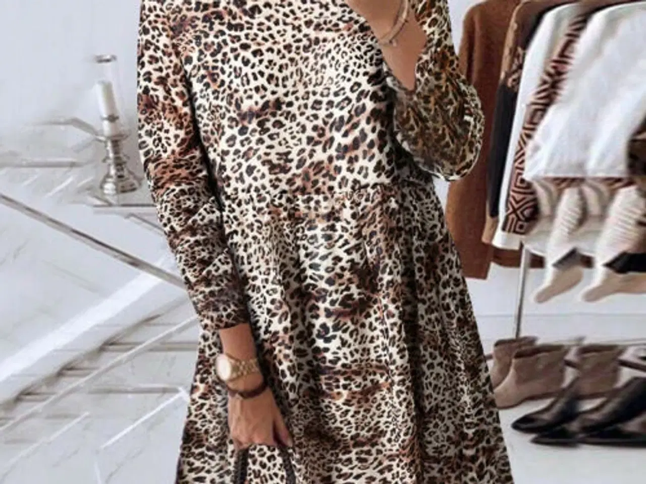Billede 1 -  kjole. mini./Leopard print. I Medium størrelsen.