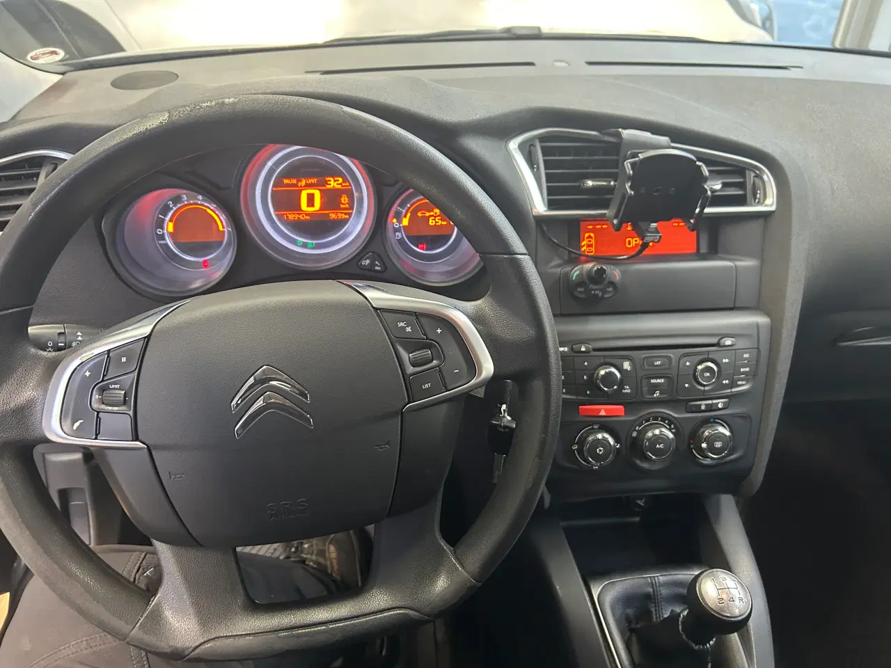 Billede 8 - Rummelig bil der kører 23,8/l