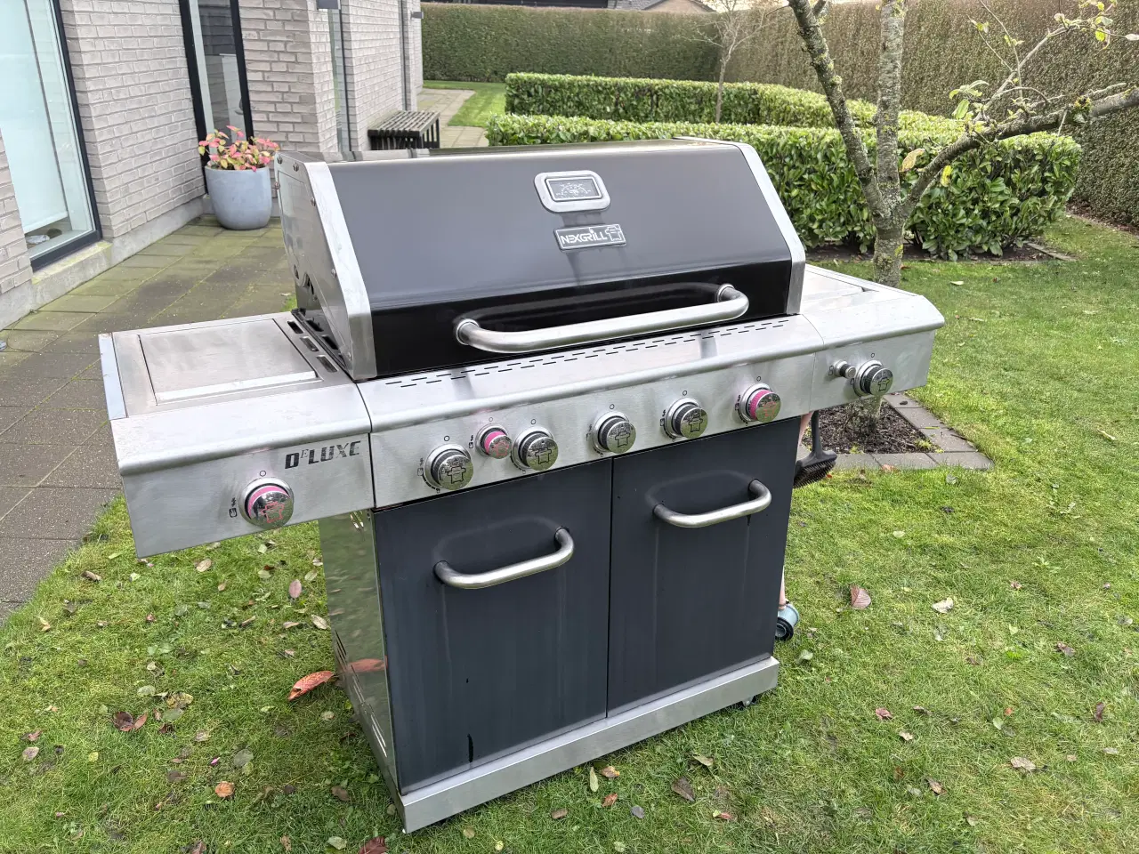 Billede 1 - Stor gasgrill med diverse tilbehør