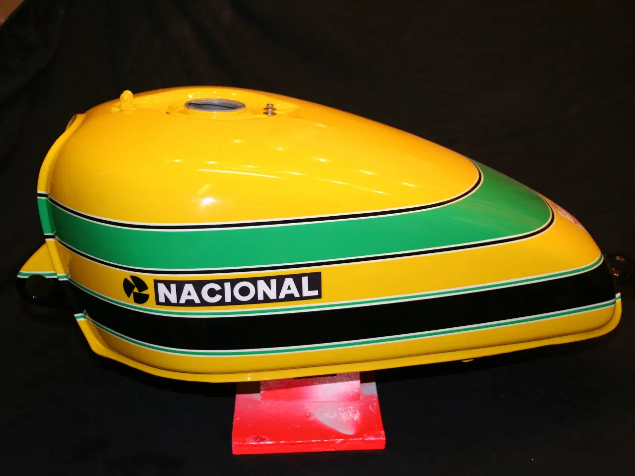 Billede 1 - Foskellige brændstof tanke