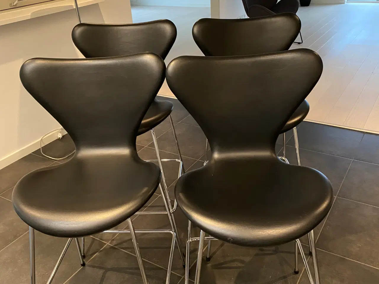 Billede 3 - Barstole Syver fuldpolstret sort læder