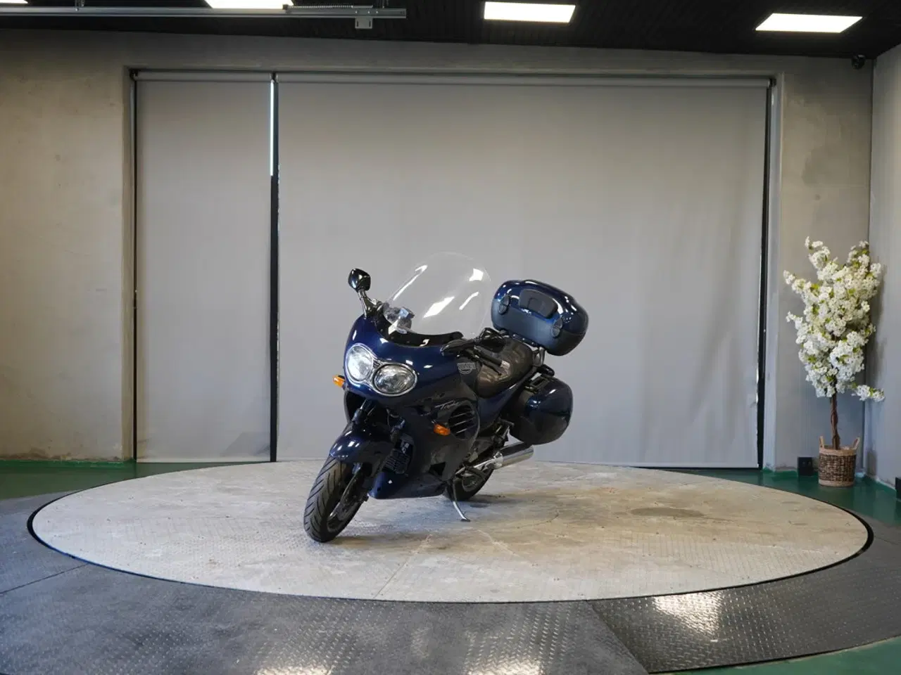 Billede 1 - TRIUMPH 1200 TROPHY – PÅ TORSDAGSAUKTION 