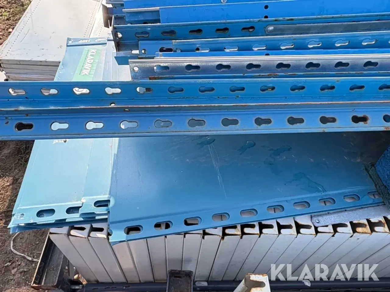 Billede 7 - Hylder: 80 styk Gavl stolper 28 styk,  endeplader 7 styk