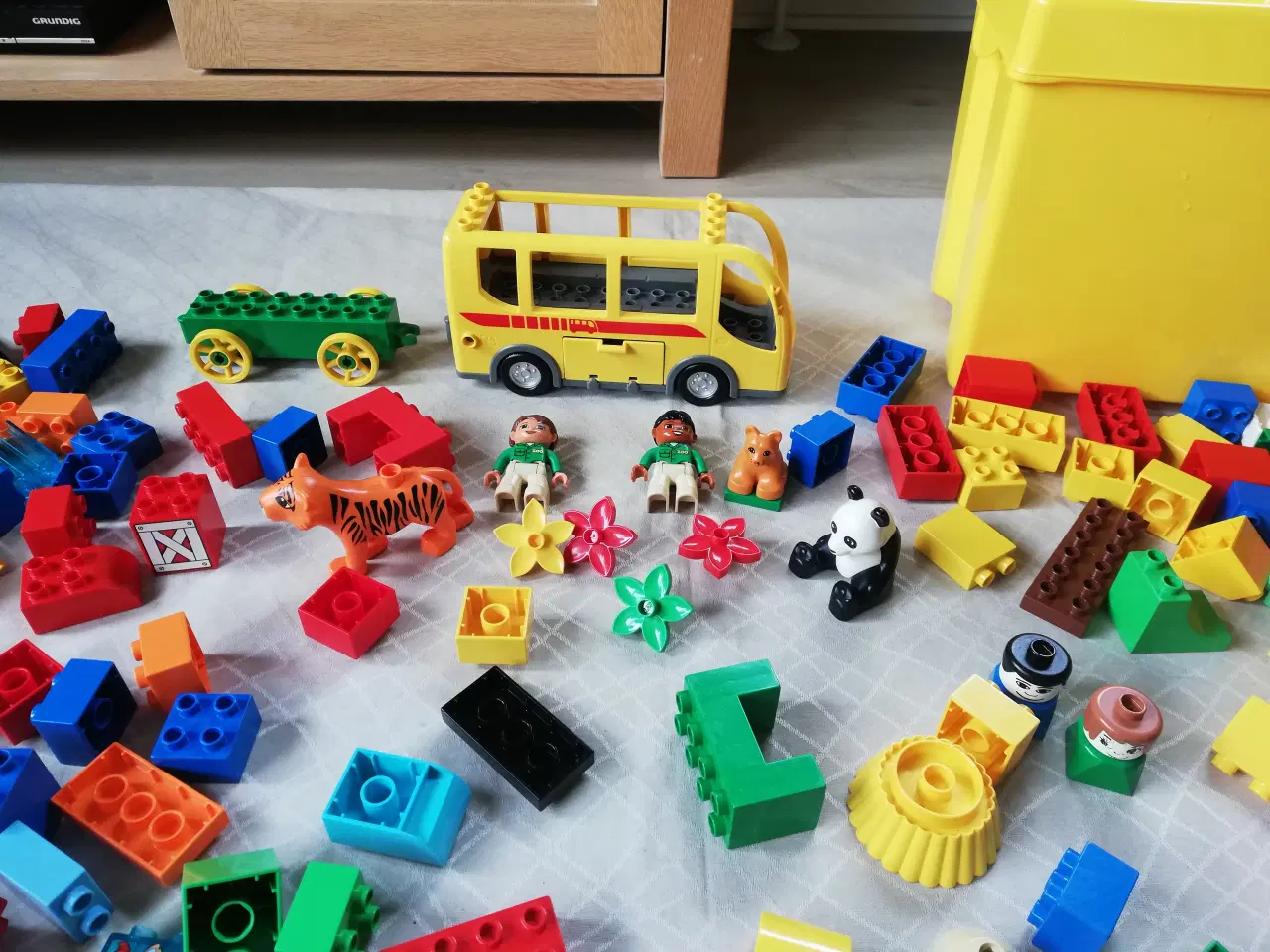 Billede 2 - Lego Duplo 1,5kg inkl. Lego opbevaringskasse
