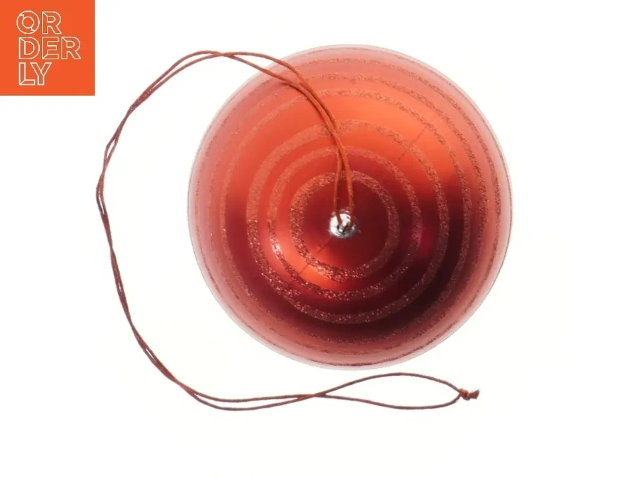 Billede 2 - Rød julekugle med snor (str. 16 cm)