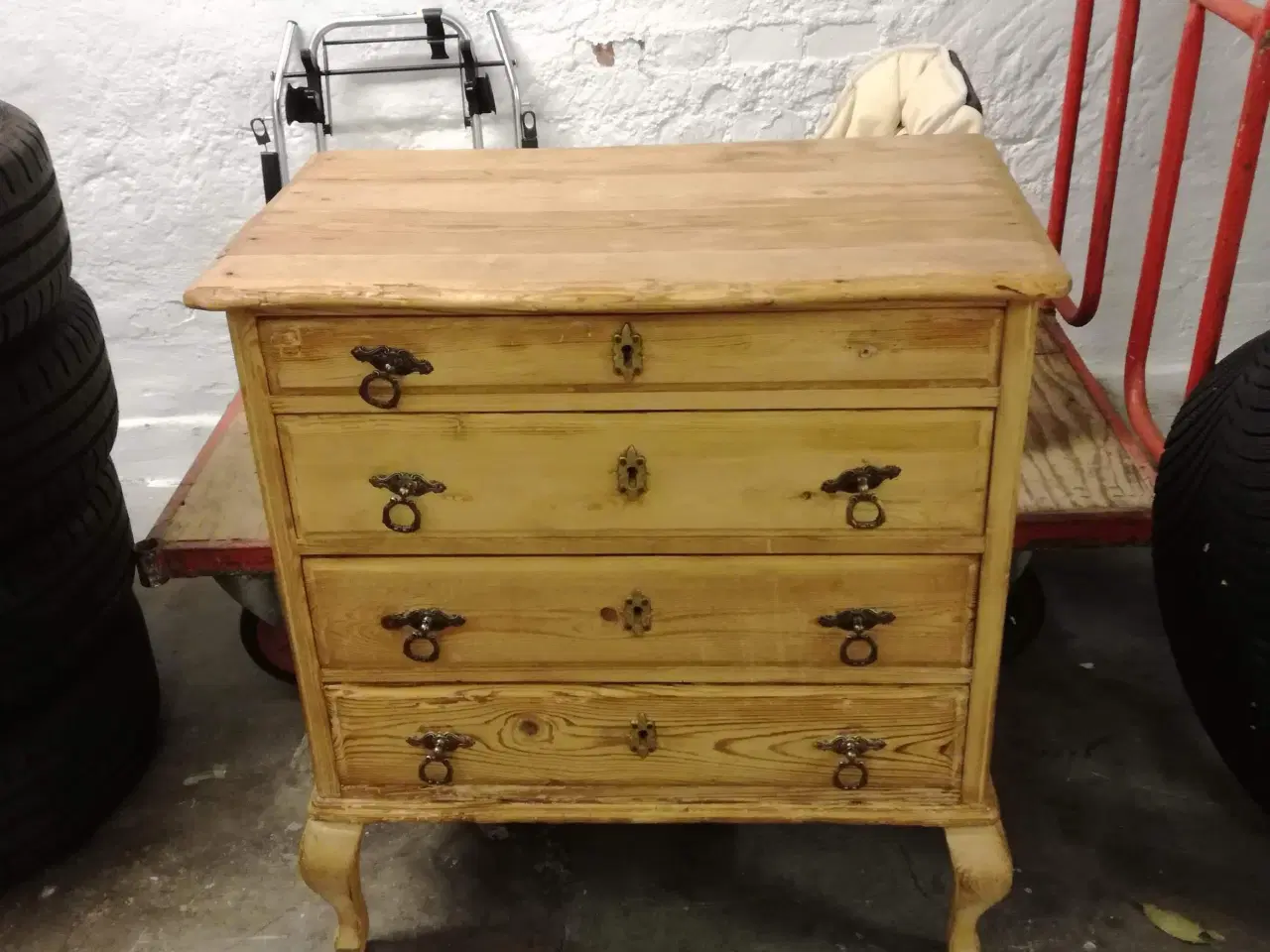 Billede 2 - Kommode i fyrretræ