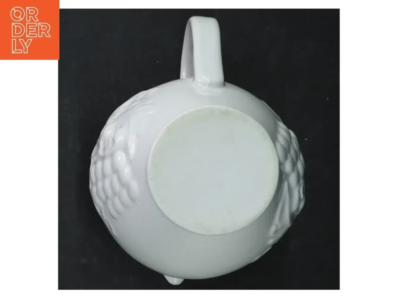 Billede 3 - Hvid porcelænskande med drue-relief (str. 14 cm)
