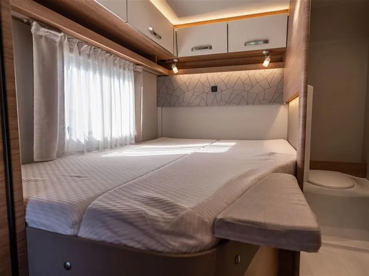 Billede 7 - 2021 - Weinsberg CaraCompact 600 MF "Pepper Edition"   Kompakt autocamper med Automatgear