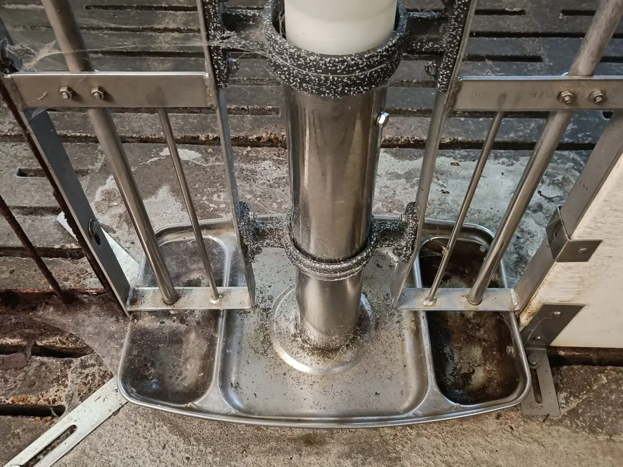 Billede 4 - - - - Foderautomater 14 stk.