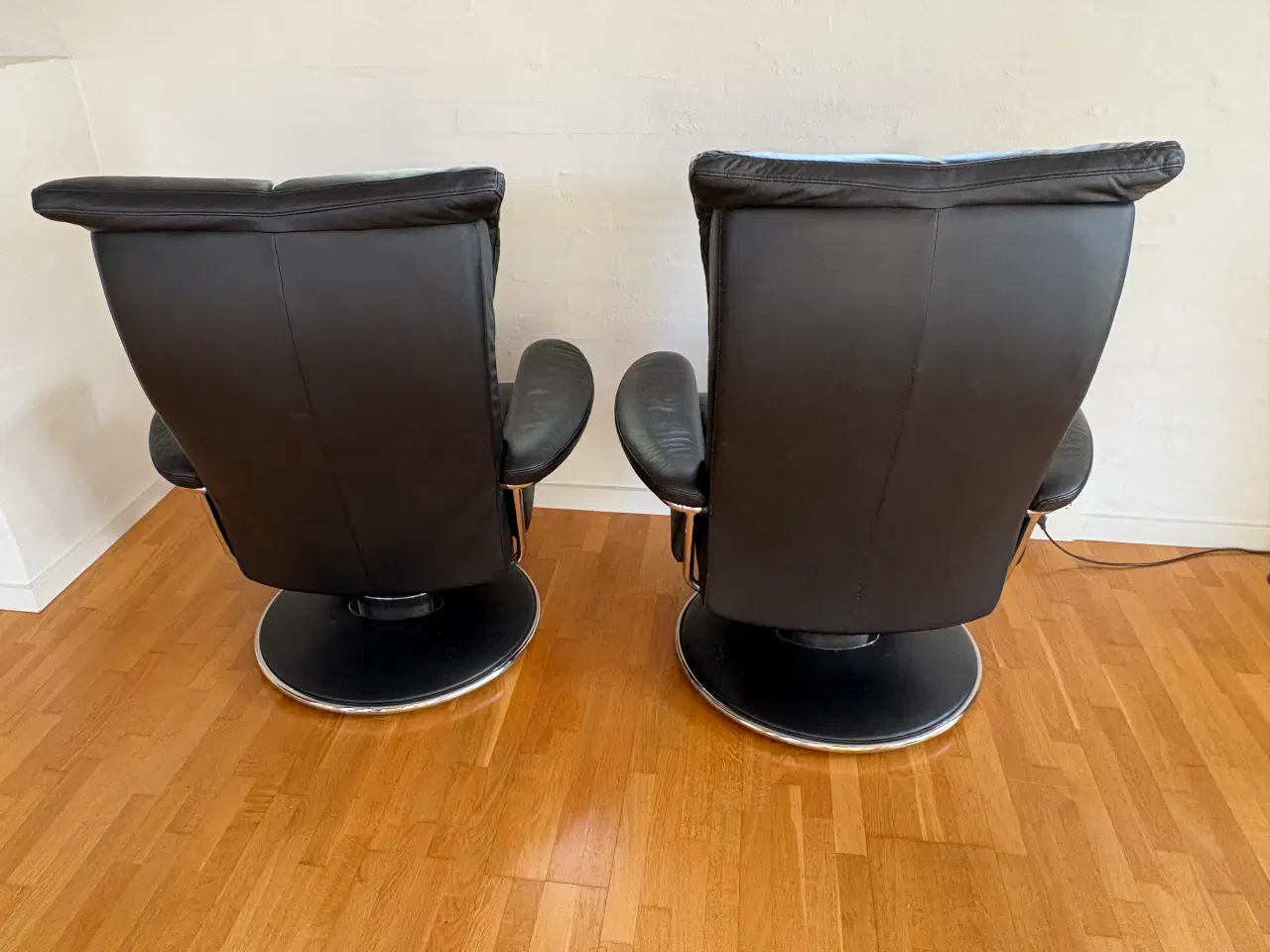 Billede 3 - 2 Stressless Blues lænestole og 1 skammel