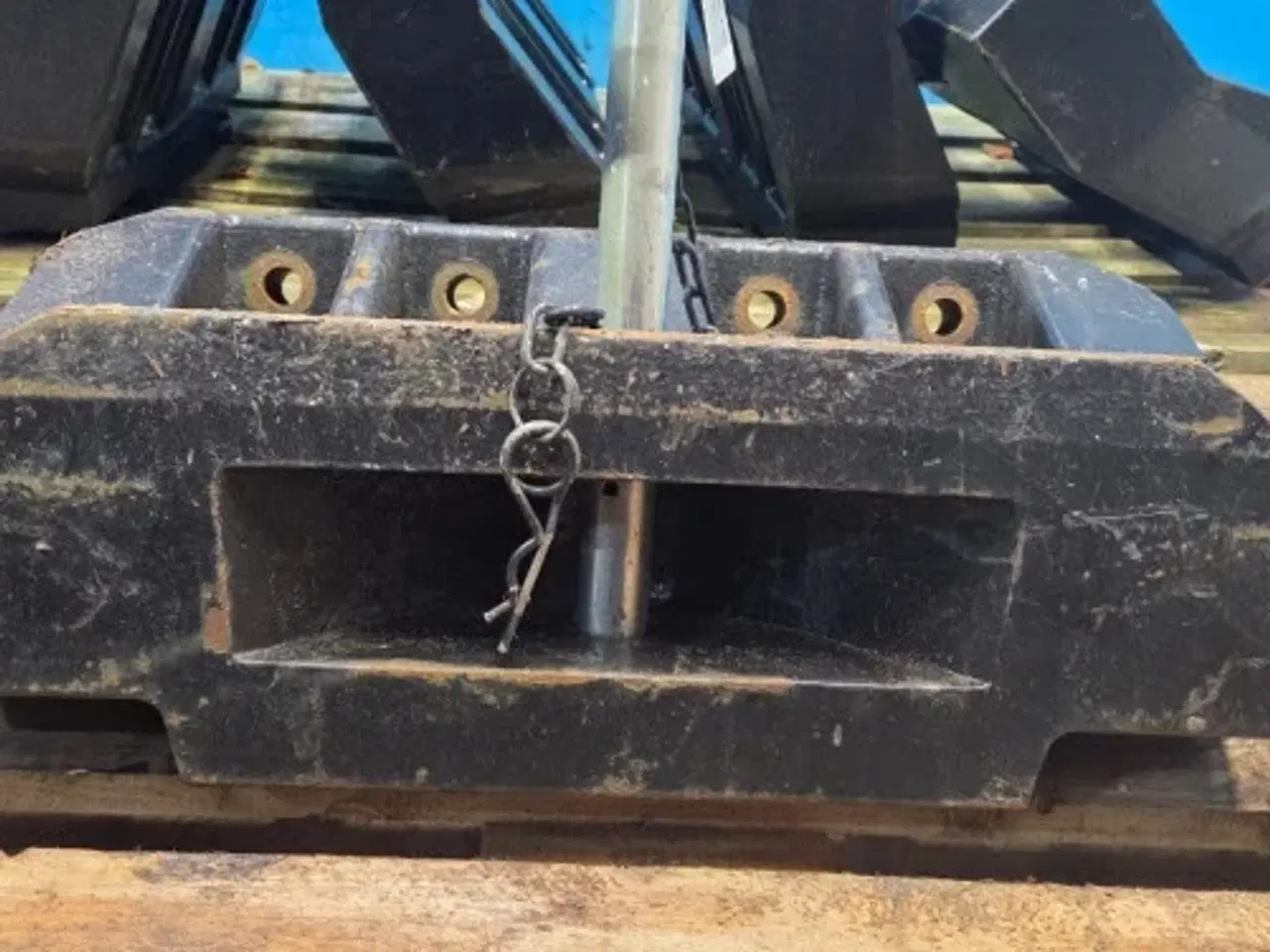 Billede 8 - Case Maxxum 145 Frontvægt Holder 82031499  (5 Stk)