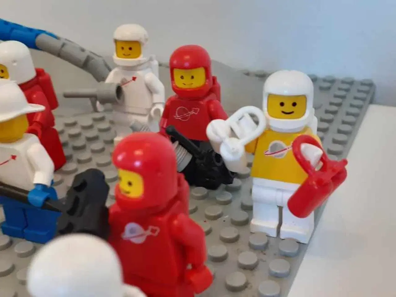 Billede 6 - LEGO Space figurer inkl. div. tilbehør & måneplade